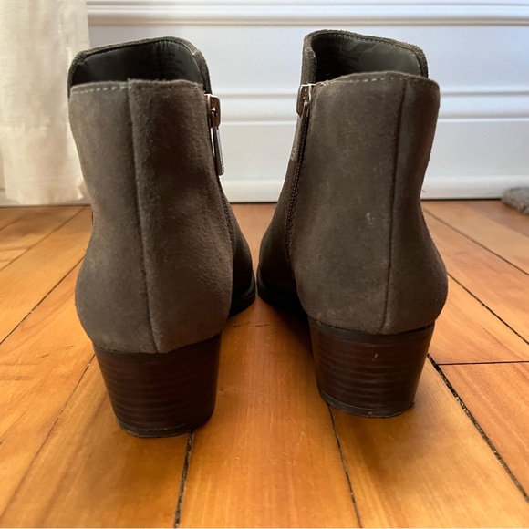Jessica Simpson sued booties, size 8 - Picture 3 of 11